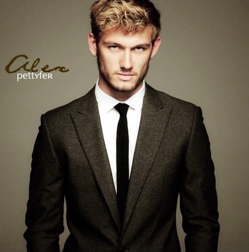Alex-Pettyfer_1319659868.jpg_493x499