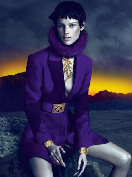 Versace-Autumn-Winter-2011-Advertising-Campaign-02-460x614_1318360560.jpg_460x614