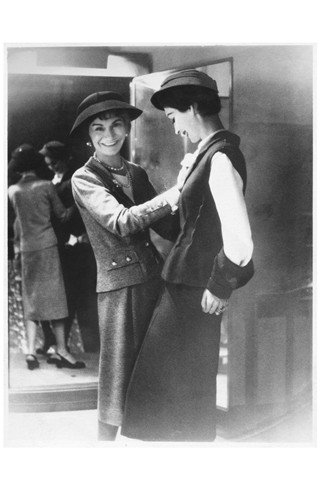 coco_chanel_04_V_16jul09_chanel_pr_1954fashionpassesstyleremains.jpg
