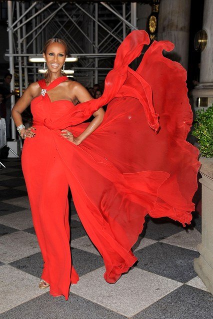 iman-vogue-14jun13-rex_b_426x639